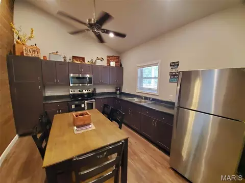Kitchen - 28148 Commanche Trl, Canton, MO 63435 photo 7 of 8