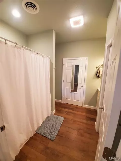 Bath - 28148 Commanche Trl, Canton, MO 63435 photo 6 of 6
