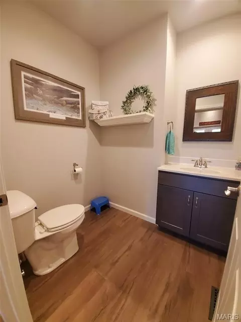 Bath - 28148 Commanche Trl, Canton, MO 63435 photo 2 of 6
