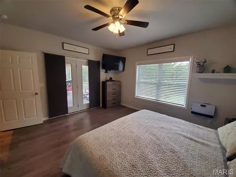 Bedroom - 28148 Commanche Trl, Canton, MO 63435 photo 3 of 9