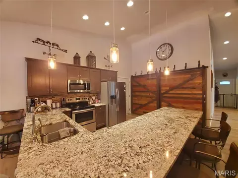 Kitchen - 28148 Commanche Trl, Canton, MO 63435 photo 1 of 8