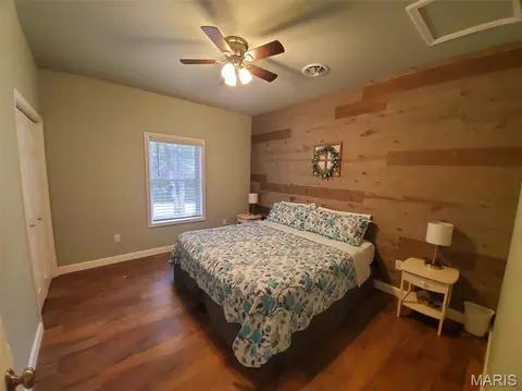 Bedroom - 28148 Commanche Trl, Canton, MO 63435 photo 9 of 9