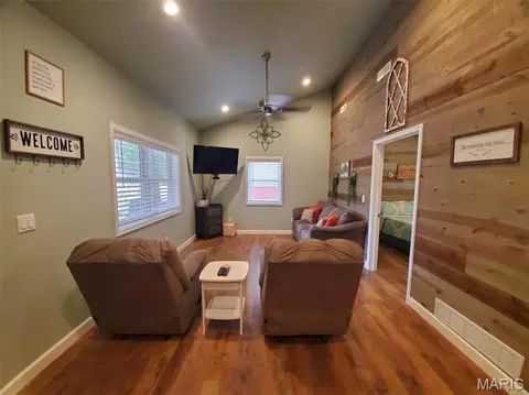Living - 28148 Commanche Trl, Canton, MO 63435 photo 3 of 3