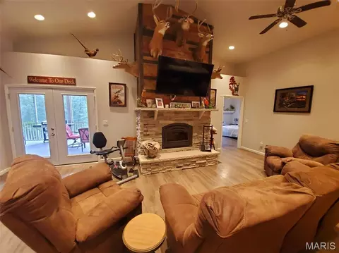 Living - 28148 Commanche Trl, Canton, MO 63435 photo 1 of 3