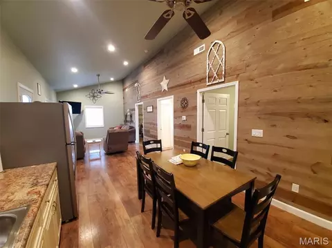 Entry Way - 28148 Commanche Trl, Canton, MO 63435 photo 2 of 2