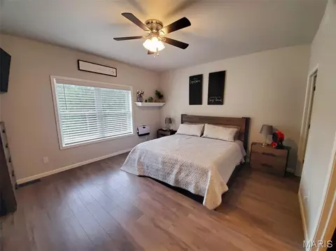 Bedroom - 28148 Commanche Trl, Canton, MO 63435 photo 1 of 9