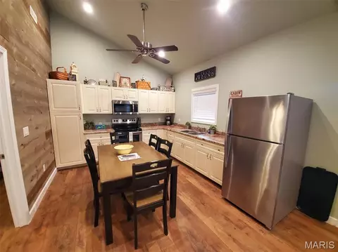 Kitchen - 28148 Commanche Trl, Canton, MO 63435 photo 8 of 8