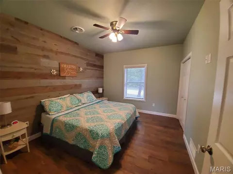 Bedroom - 28148 Commanche Trl, Canton, MO 63435 photo 8 of 9