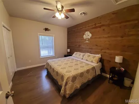 Bedroom - 28148 Commanche Trl, Canton, MO 63435 photo 6 of 9
