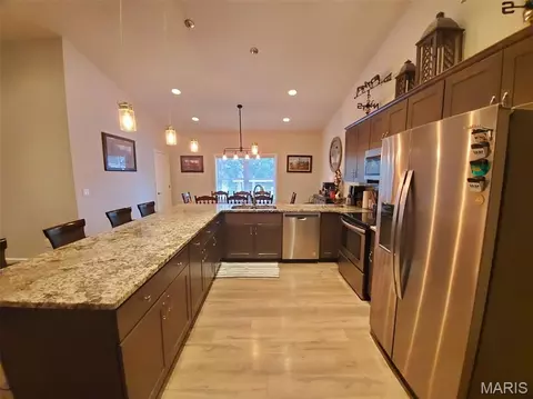 Kitchen - 28148 Commanche Trl, Canton, MO 63435 photo 4 of 8