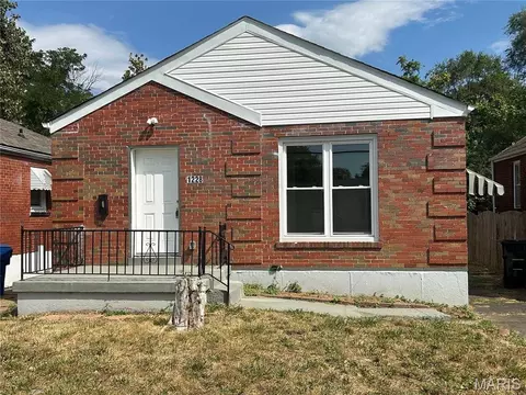 1228 Grant Dr, Saint Louis, MO 63132