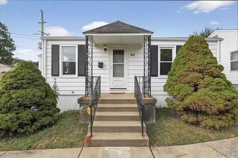 300 Kayser Ave, Saint Louis, MO 63125