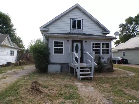 709 1st St, Gillespie, IL 62033