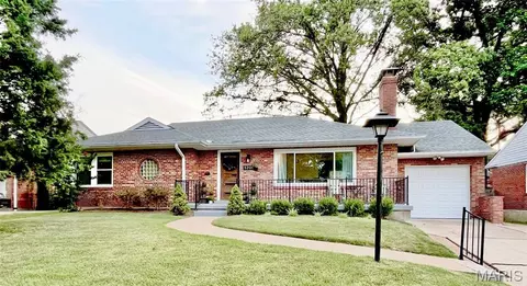 5201 Kingwood Dr, Saint Louis, MO 63123