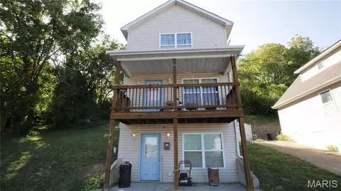 424 S 2nd St, De Soto, MO 63020