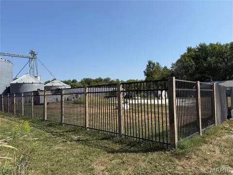 103 E Howard St, Bellflower, MO 63333 photo 3