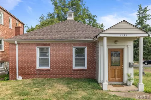 3192 Watson Rd, Saint Louis, MO 63139