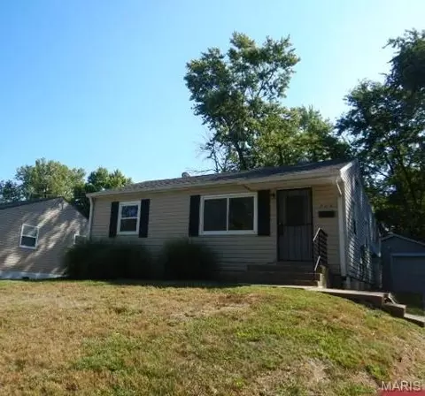 720 Beardsley Ct, Saint Louis, MO 63135