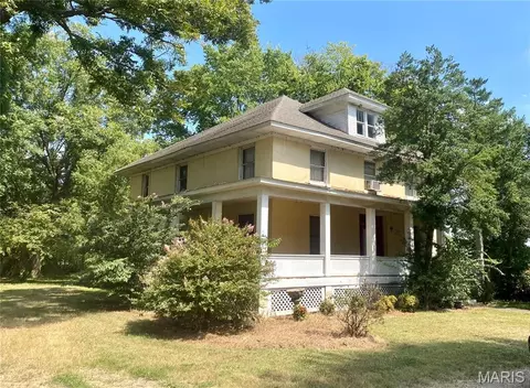 313 N 9th St, Charleston, MO 63834