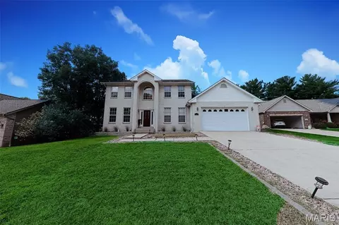 809 Stone Creek Ln, Belleville, IL 62223