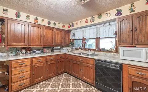 658 Rr 63, Unincorporated, MO 65689 photo 13
