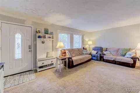 10 Park Cir, O'fallon, MO 63366 photo 2