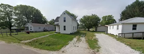 812 E State St, Astoria, IL 61501