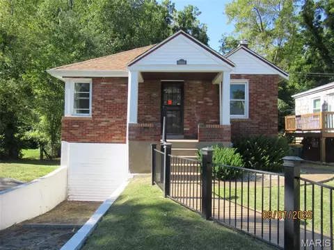 6444 Myron Ave, Normandy, MO 63121