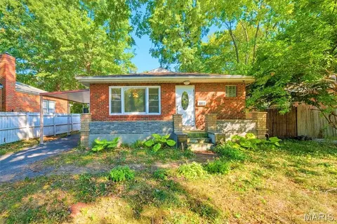 6883 Dartmouth Ave, University City, MO 63130