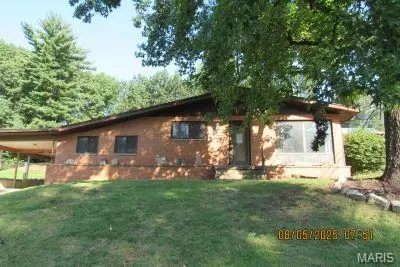 1202 Rock Springs Dr, Alton, IL 62002