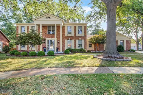 2130 Willow Way Ct, Chesterfield, MO 63017