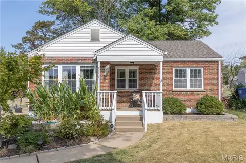 9535 Arban Dr, Saint Louis, MO 63126