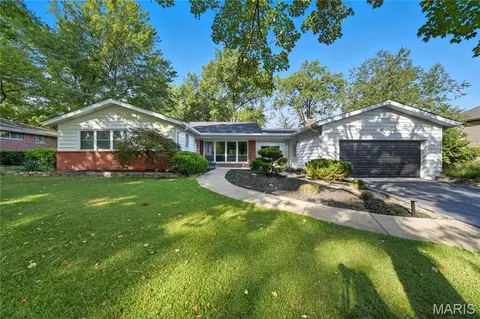 31 Bon Hills Dr, Saint Louis, MO 63132
