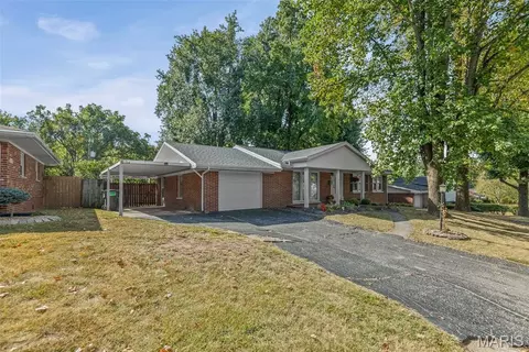 820 Wilshire Dr, Belleville, IL 62223