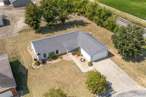 10 S Hull St, Aviston, IL 62216