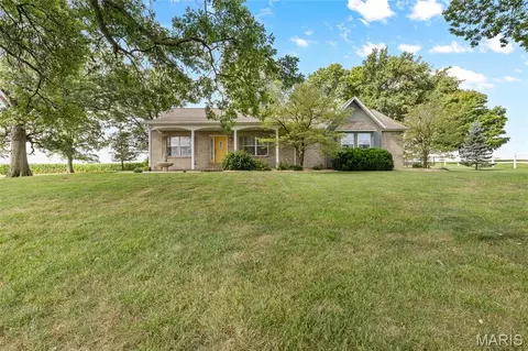 7832 Zenk Rd, Troy, IL 62294