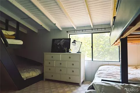 Bedroom - 11562 Anthonies Mill Rd, Bourbon, MO 65441 photo 3 of 7