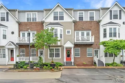 231 W Monroe Ave #205, Kirkwood, MO 63122