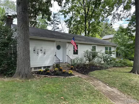 987 Dwyer Ave, Glendale, MO 63122