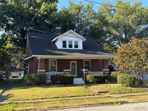 436 S 2nd St, Breese, IL 62230