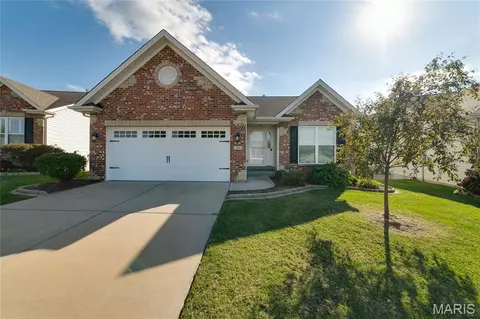 104 Dornoch Dr, Saint Charles, MO 63301