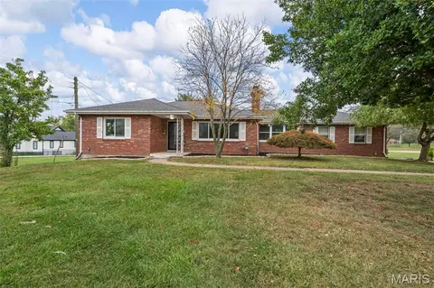 4500 Spring Dr, Saint Louis, MO 63123