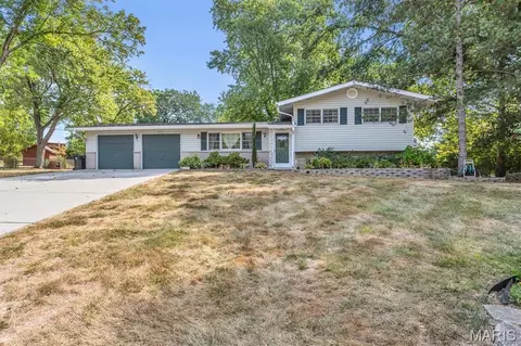 4721 Sweet Spring Ct, Saint Louis, MO 63128