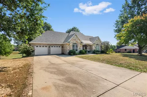 406 Hidden Meadows Dr, Jackson, MO 63755