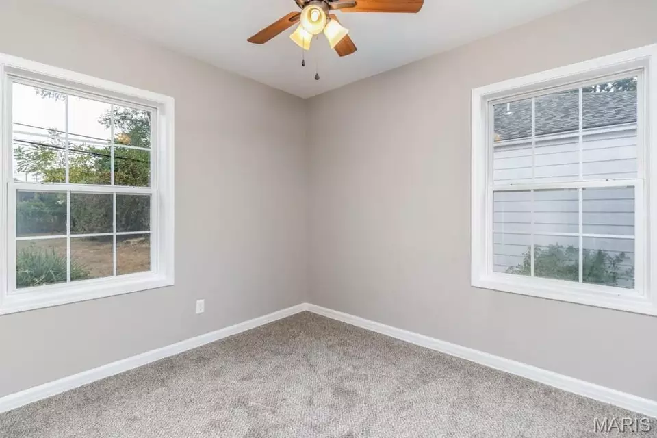 Bedroom - 1122 Beverly Dr, Lebanon, MO 65536 photo 3 of 4