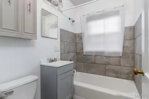 Bath - 1122 Beverly Dr, Lebanon, MO 65536 photo 1 of 1