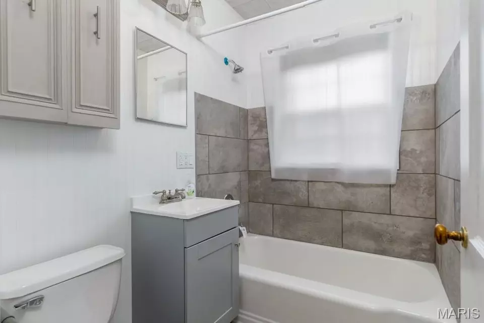 Bath - 1122 Beverly Dr, Lebanon, MO 65536 photo 1 of 1