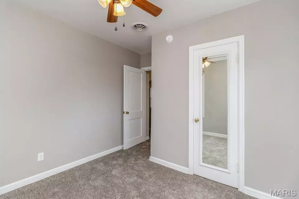 Bedroom - 1122 Beverly Dr, Lebanon, MO 65536 photo 4 of 4