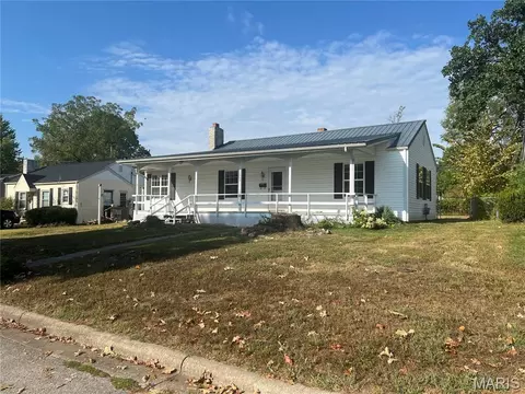1122 Beverly Dr, Lebanon, MO 65536