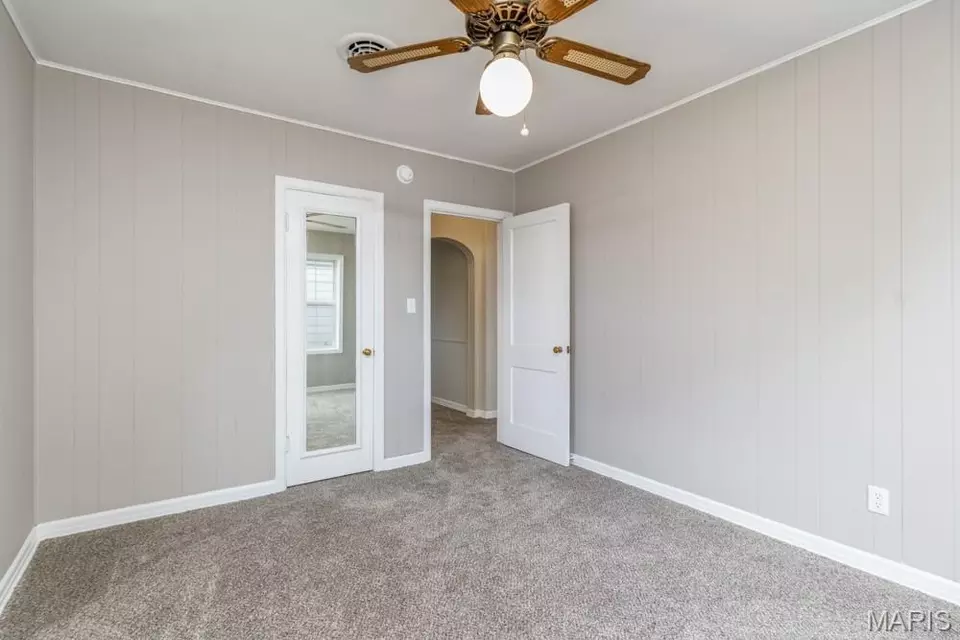 Bedroom - 1122 Beverly Dr, Lebanon, MO 65536 photo 2 of 4